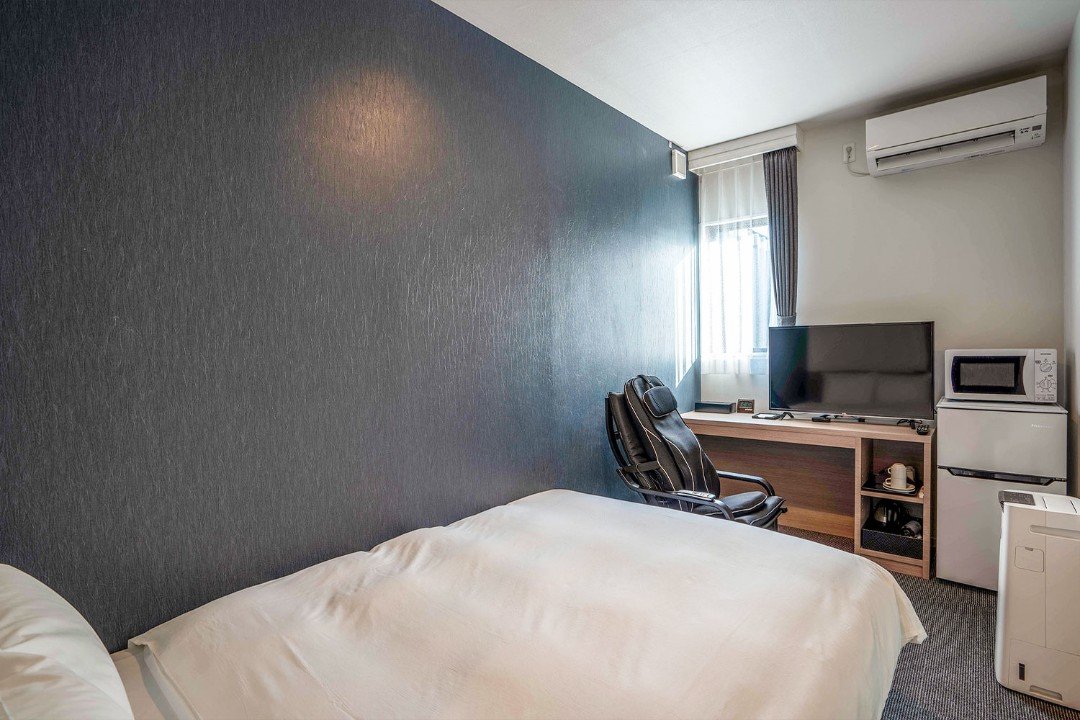 https://hotel-r9.jp/images/theyard/img_theyard_room_doubleroom_01.jpg